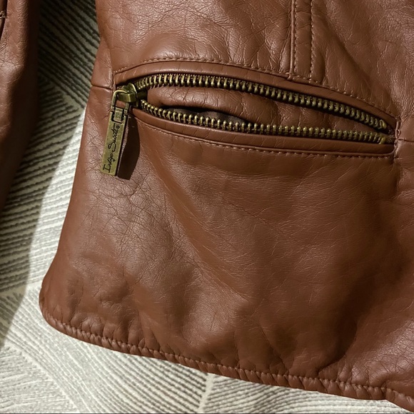 Stylish Faux Leather Jacket - Picture 6 of 7
